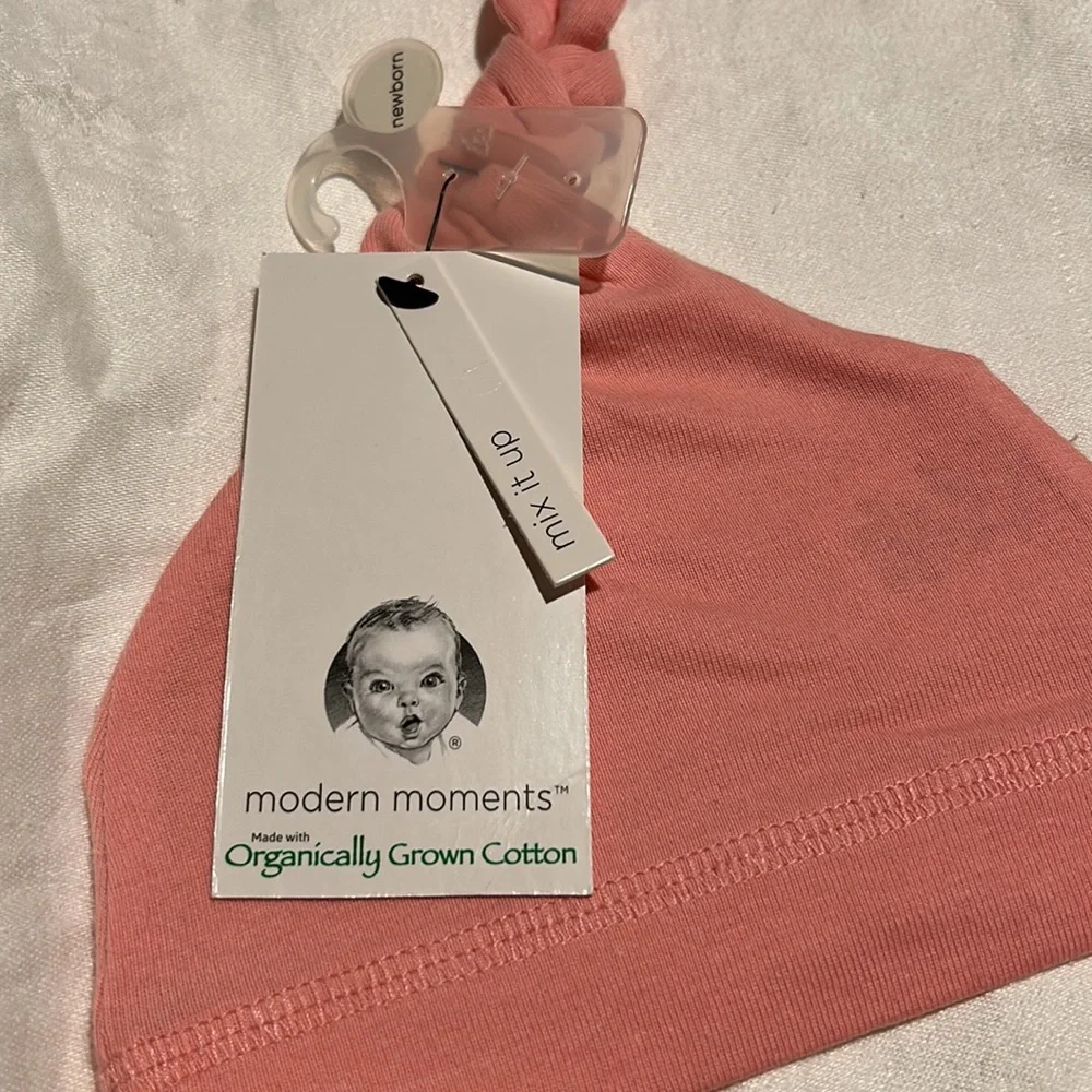 NEW Set of 3 organic newborn Gerber baby caps‎ 👶🏻👶🏼👶🏾